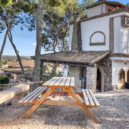 Near Valencia 17pax, Pool, Cinema, Bbq, Kidsroom Villa Manises