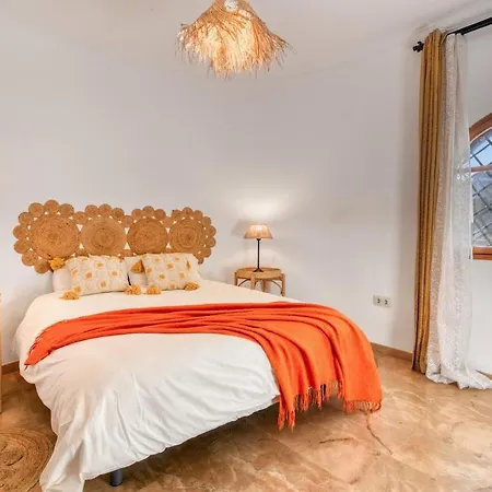 Villa Near Valencia 17pax, Pool, Cinema, Bbq, Kidsroom *