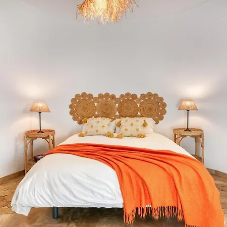 Near Valencia 17pax, Pool, Cinema, Bbq, Kidsroom Villa