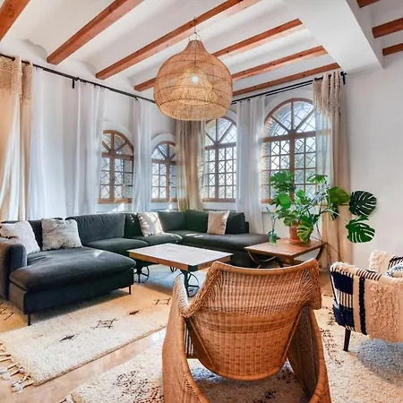 Near Valencia 17pax, Pool, Cinema, Bbq, Kidsroom Villa Manises
