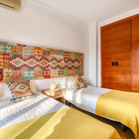 Near Valencia 17pax, Pool, Cinema, Bbq, Kidsroom Manises