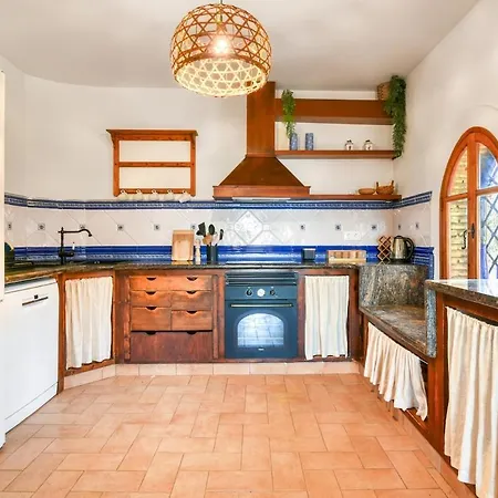 Villa Near Valencia 17pax, Pool, Cinema, Bbq, Kidsroom *