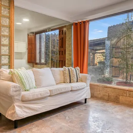 Near Valencia 17pax, Pool, Cinema, Bbq, Kidsroom Villa