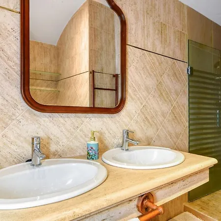 Near Valencia 17pax, Pool, Cinema, Bbq, Kidsroom Villa