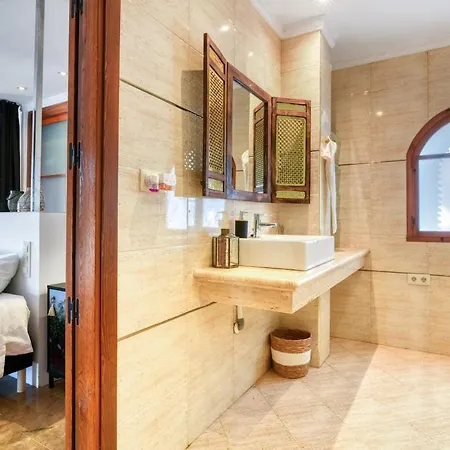 Near Valencia 17pax, Pool, Cinema, Bbq, Kidsroom *