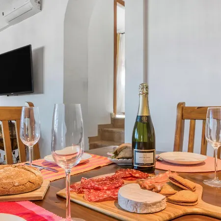 Villa Near Valencia 17pax, Pool, Cinema, Bbq, Kidsroom Manises